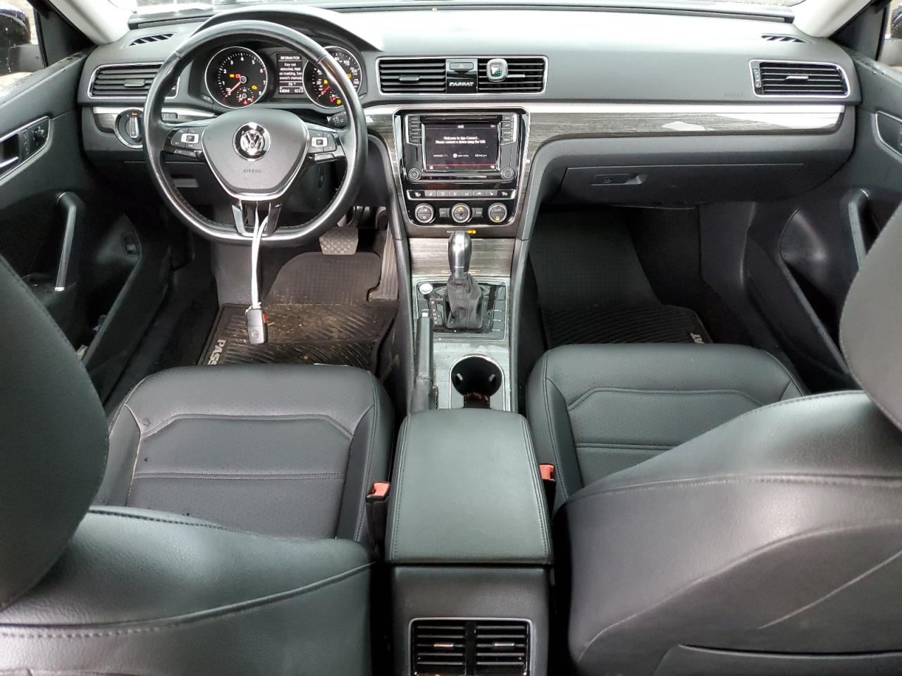 1VWBA7A35JC005280 2018 Volkswagen Passat Se