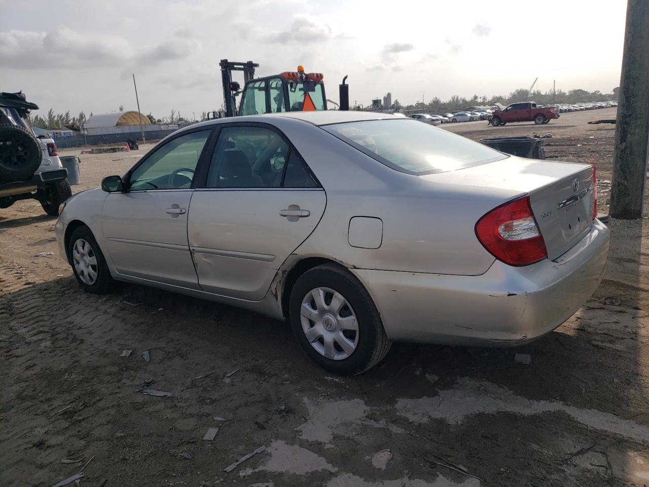 4T1BE32KX2U100303 2002 Toyota Camry Le