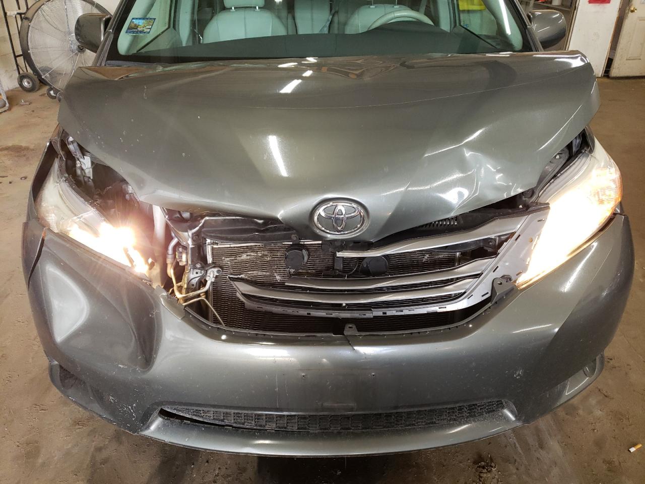 5TDYK3DC8DS328255 2013 Toyota Sienna Xle