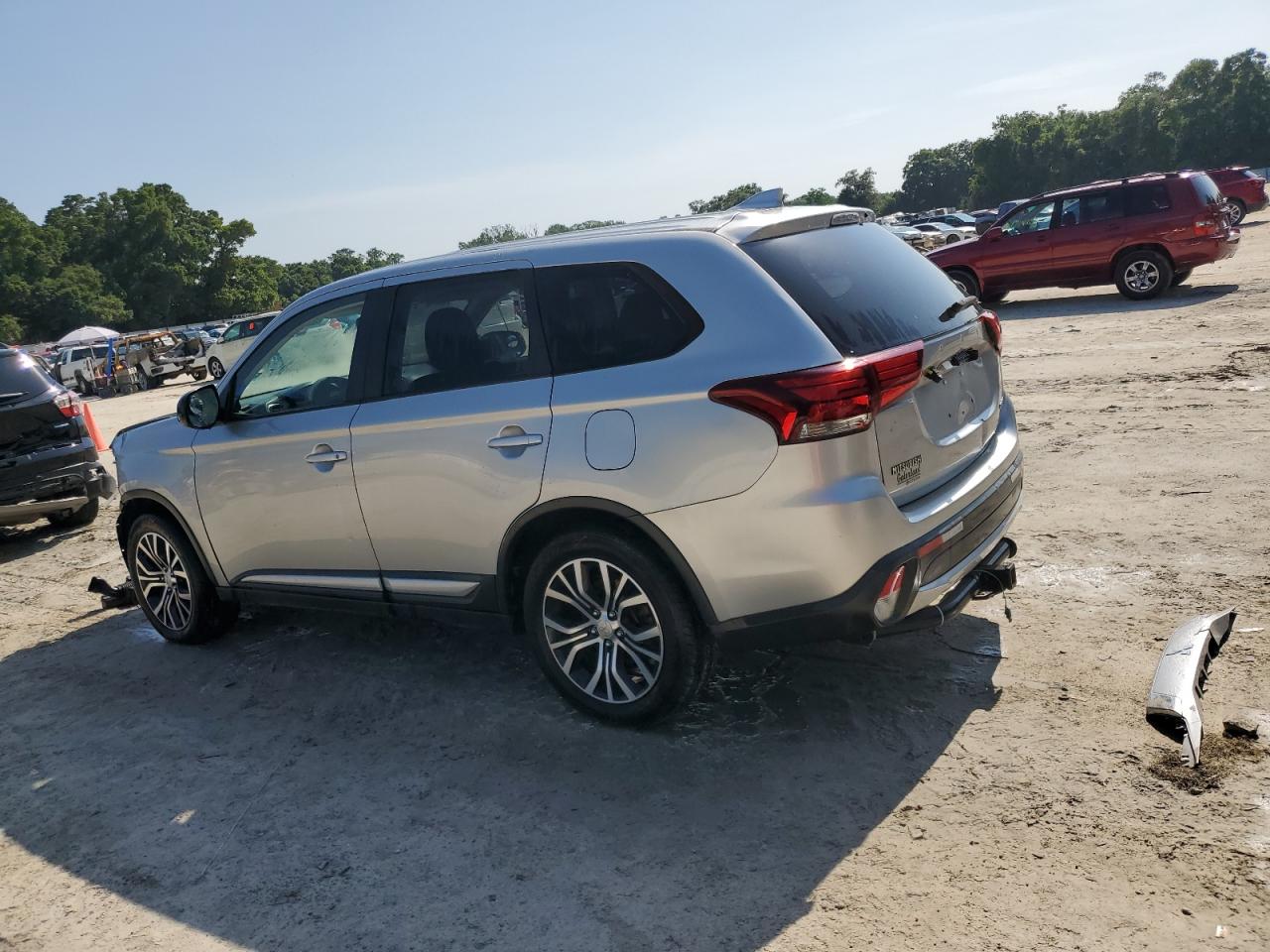 JA4AD2A39JJ002090 2018 Mitsubishi Outlander Es