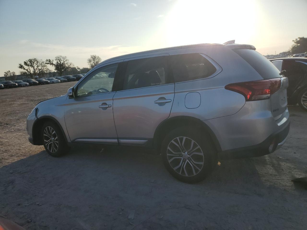 JA4AD3A32JZ015755 2018 Mitsubishi Outlander Se