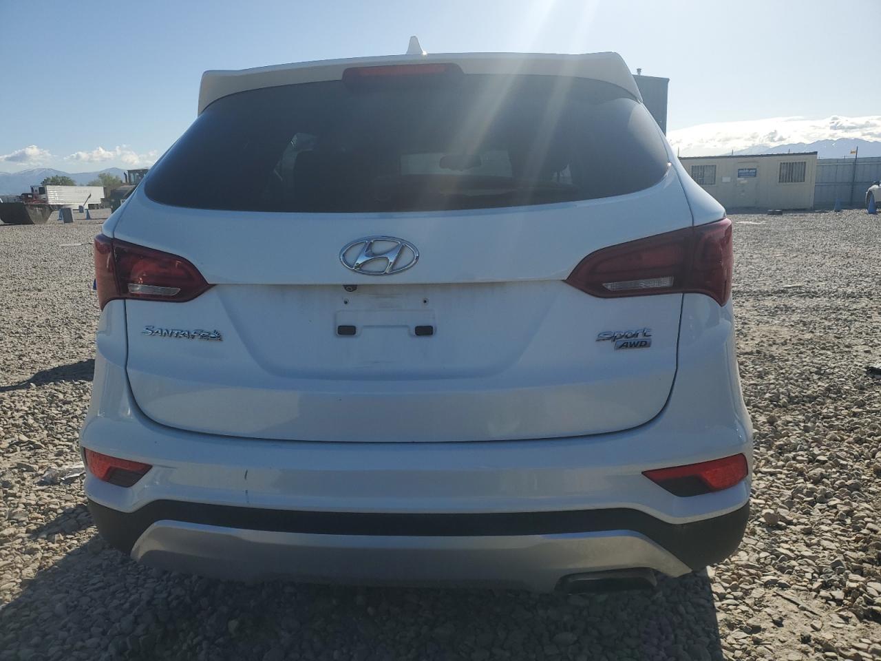 2017 Hyundai Santa Fe Sport vin: 5NMZUDLB4HH032946