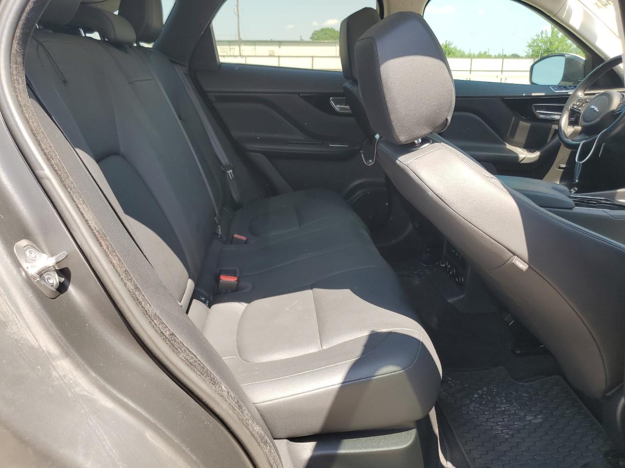 SADCJ2BV5HA493943 2017 Jaguar F-Pace Premium