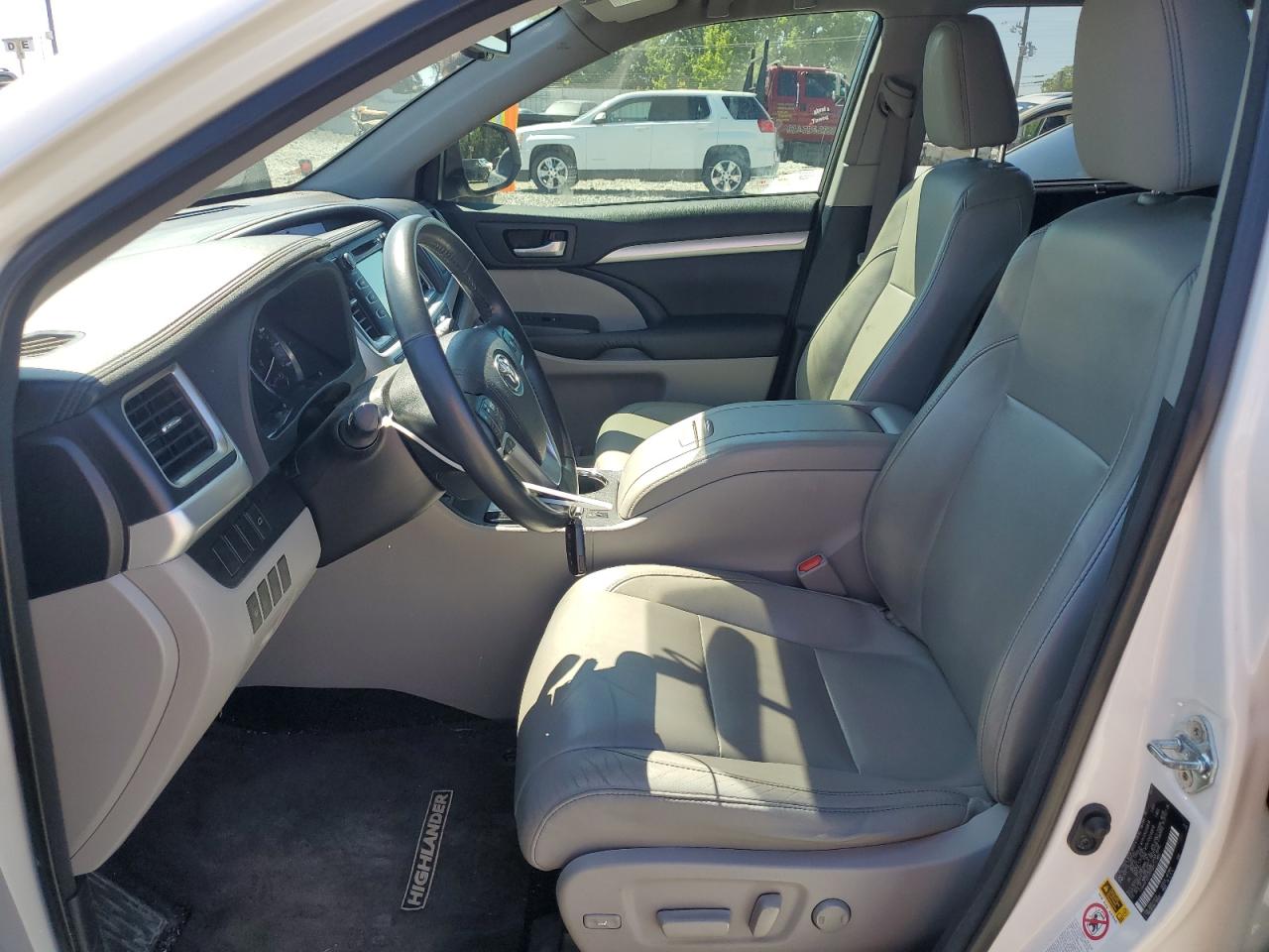 5TDKKRFH2FS074031 2015 Toyota Highlander Xle