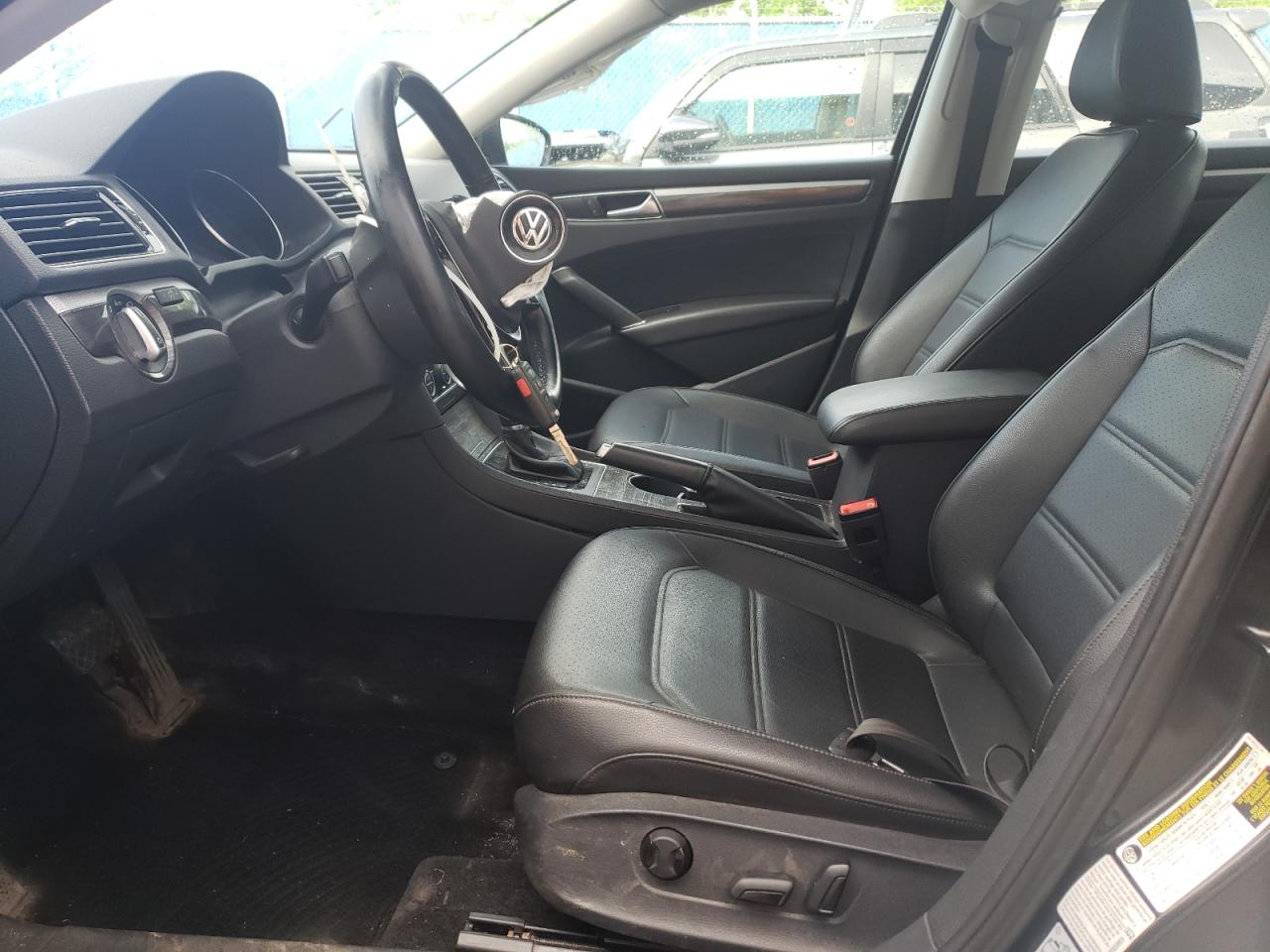 1VWBT7A34HC018316 2017 Volkswagen Passat Se