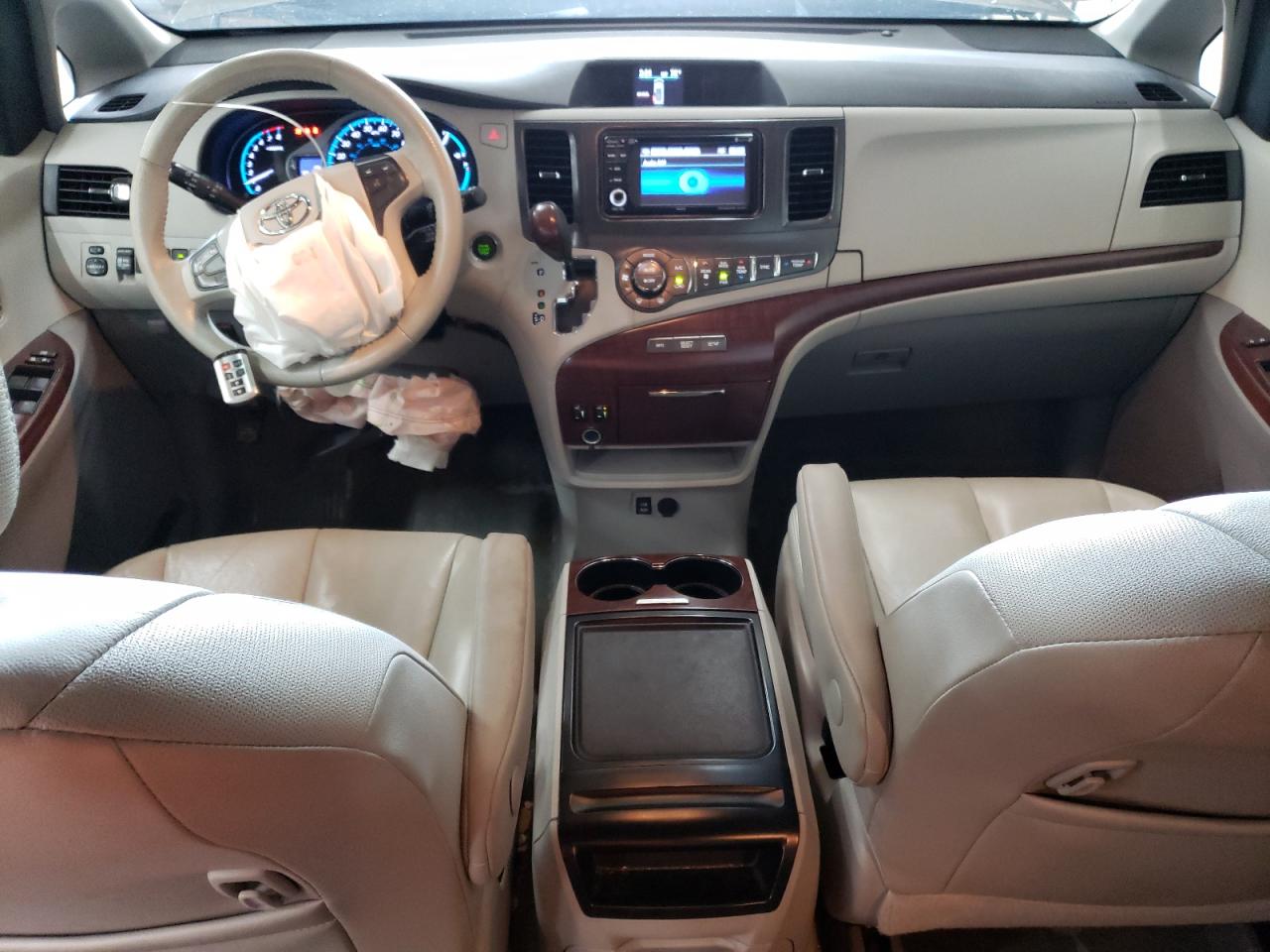 5TDYK3DC8DS328255 2013 Toyota Sienna Xle