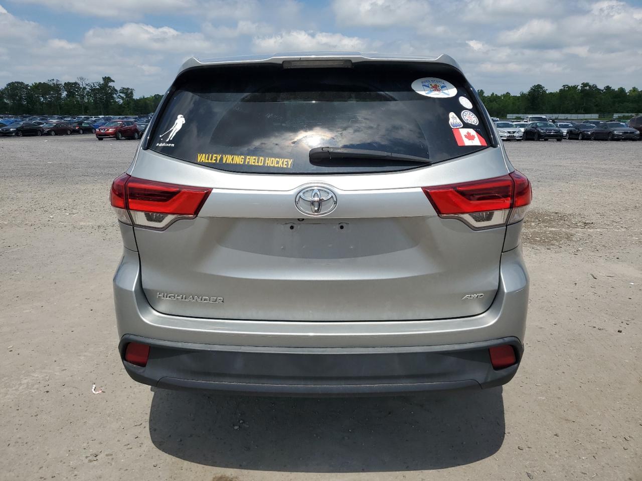 5TDBZRFH2HS381388 2017 Toyota Highlander Le