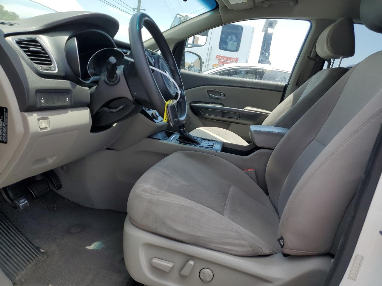 KNDMB5C13F6032153 2015 Kia Sedona Lx