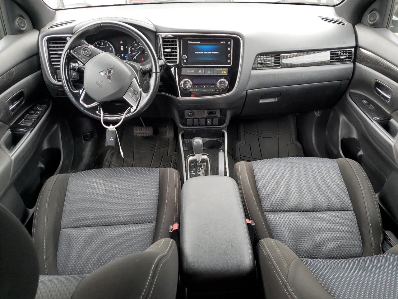 JA4AD3A32JZ046827 2018 Mitsubishi Outlander Se