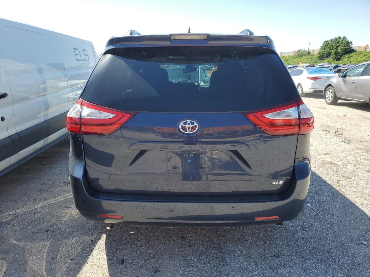 5TDYZ3DC3KS008933 2019 Toyota Sienna Xle