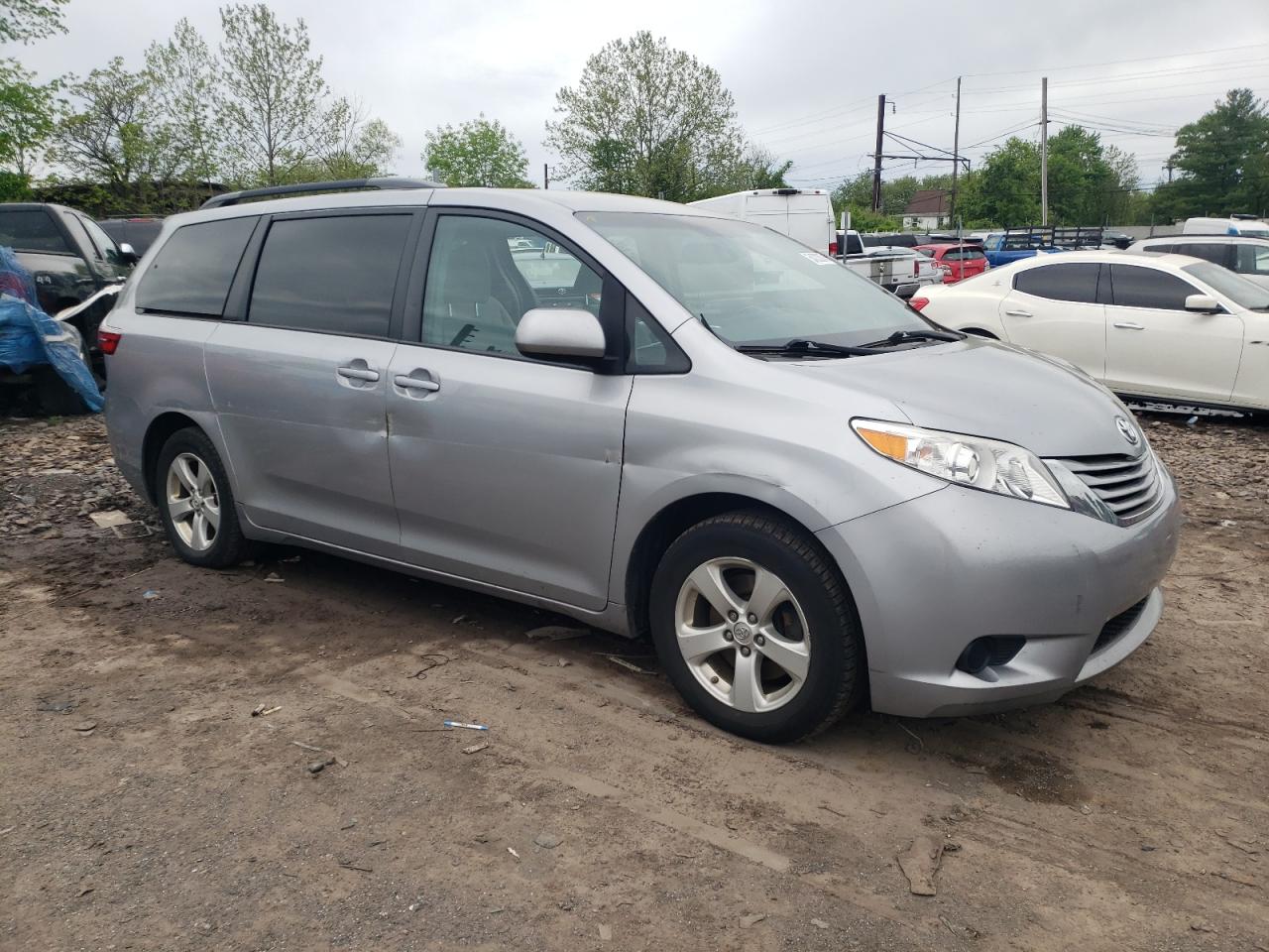 5TDKZ3DC1HS897889 2017 Toyota Sienna Le