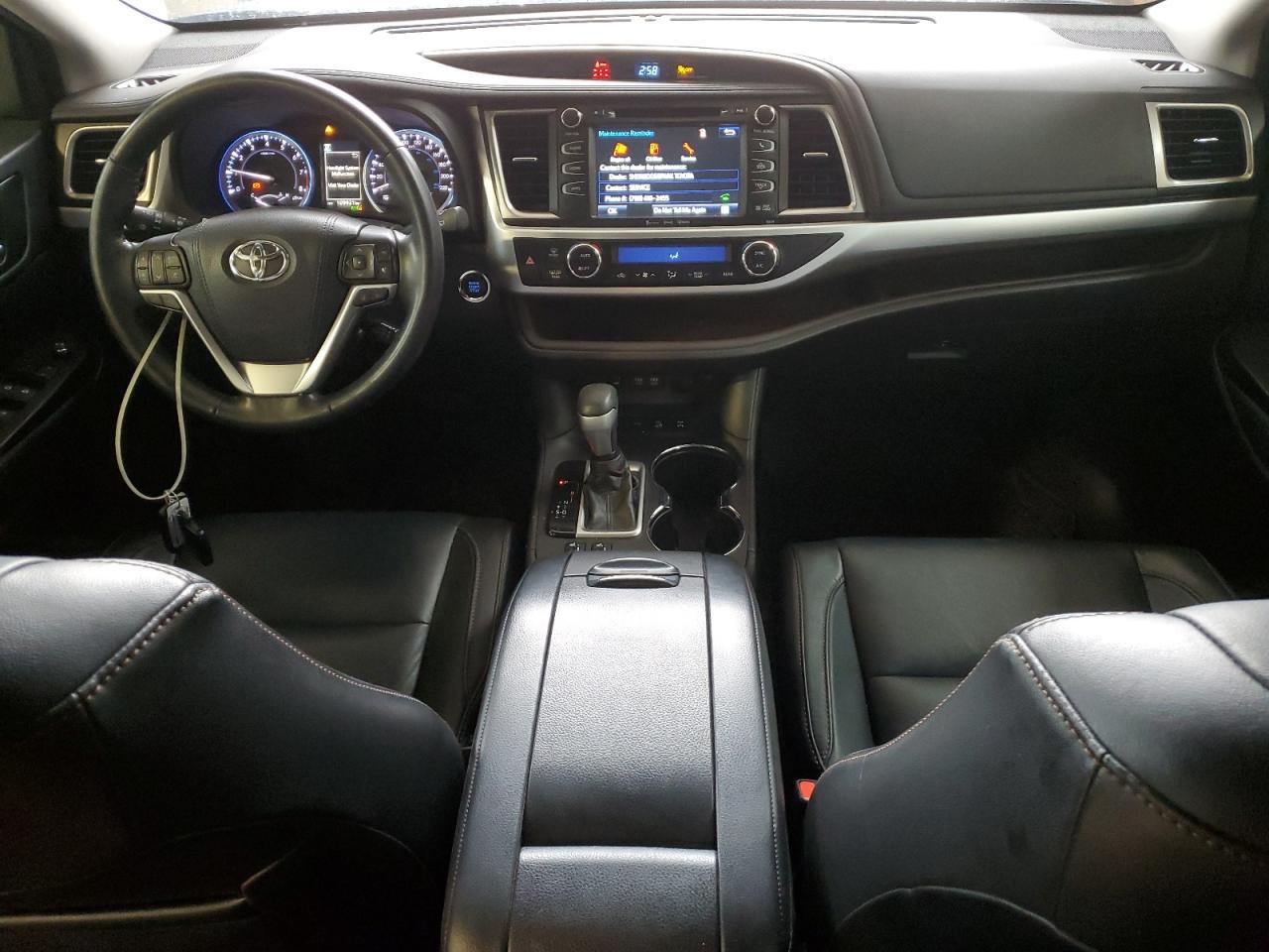 5TDJZRFH6JS863475 2018 Toyota Highlander Se