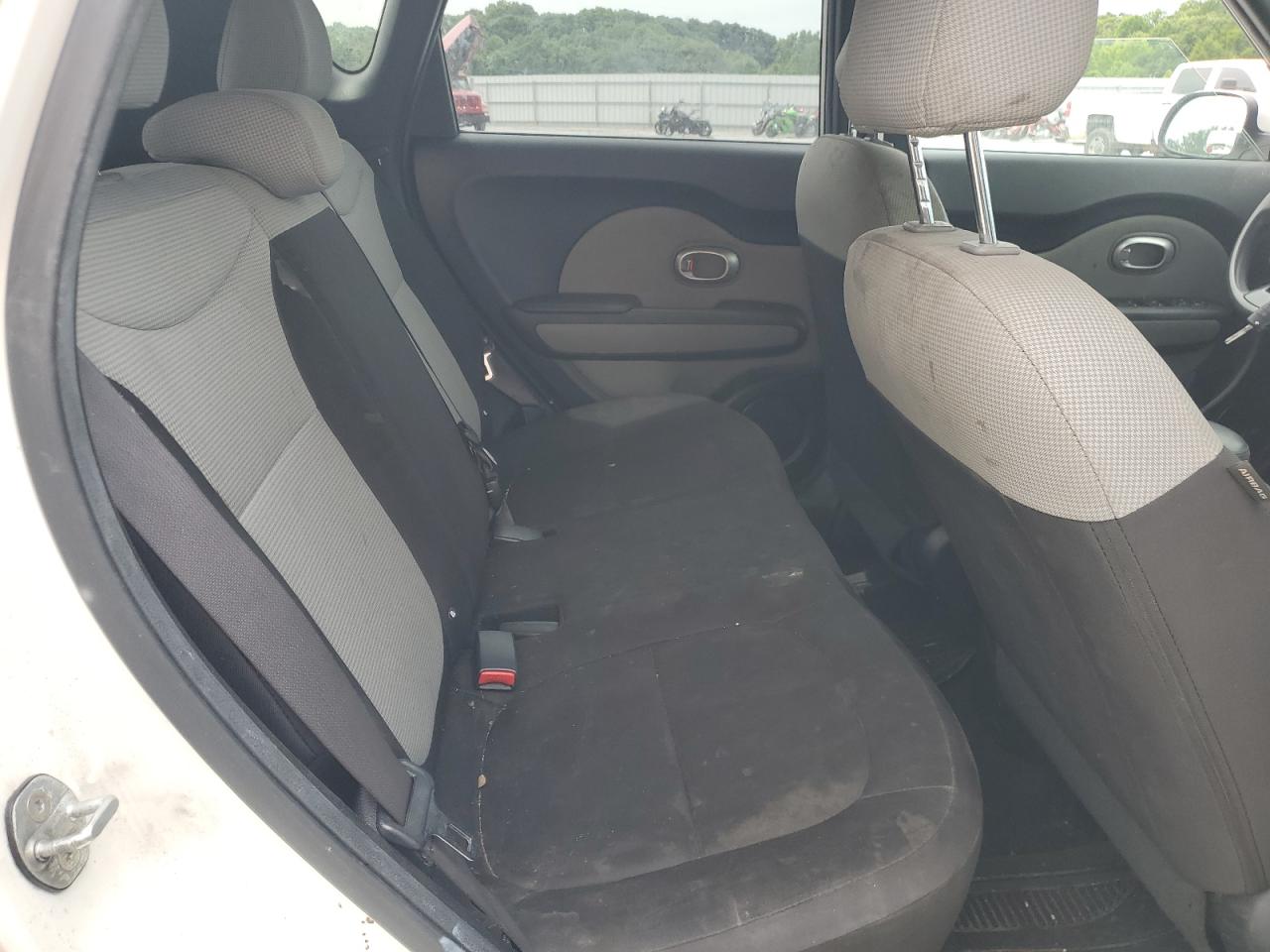 KNDJN2A24G7377529 2016 Kia Soul