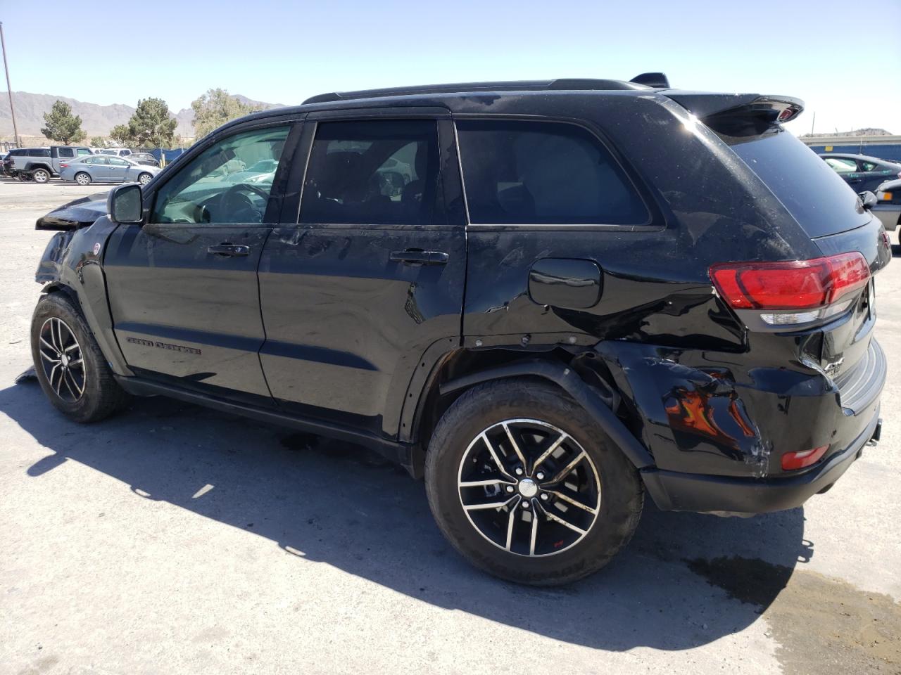 1C4RJFLG4JC138317 2018 Jeep Grand Cherokee Trailhawk