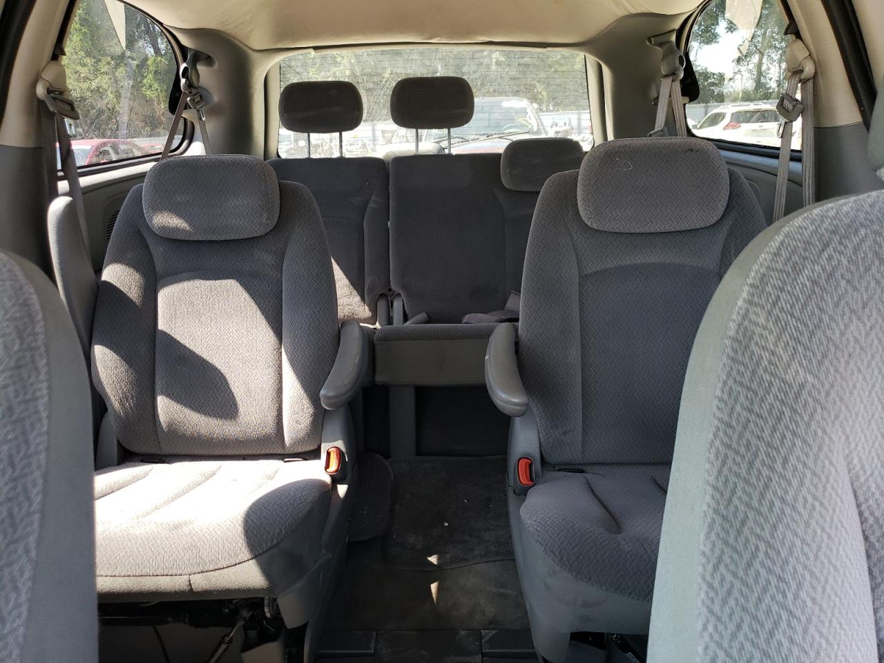 2C4GP44R15R440302 2005 Chrysler Town & Country Lx