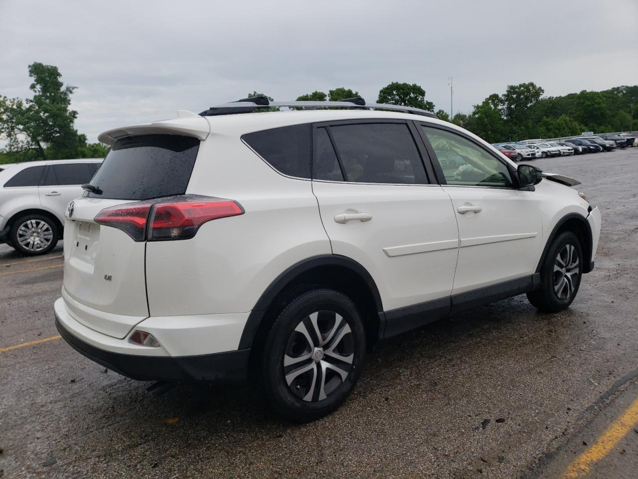 JTMZFREV0HJ711797 2017 Toyota Rav4 Le