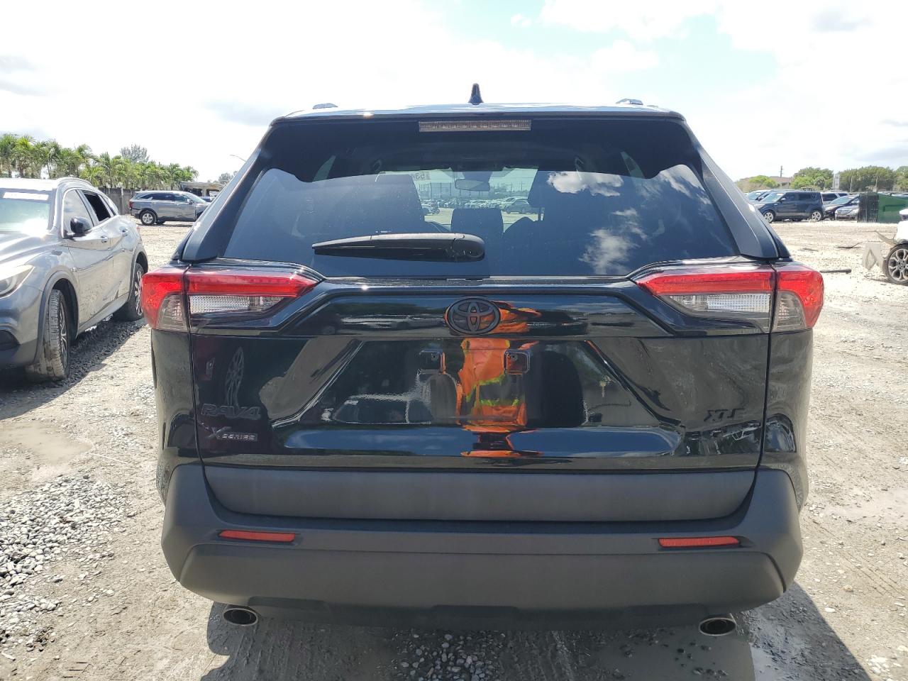 2T3W1RFV4MW176632 TOYOTA RAV4 2021