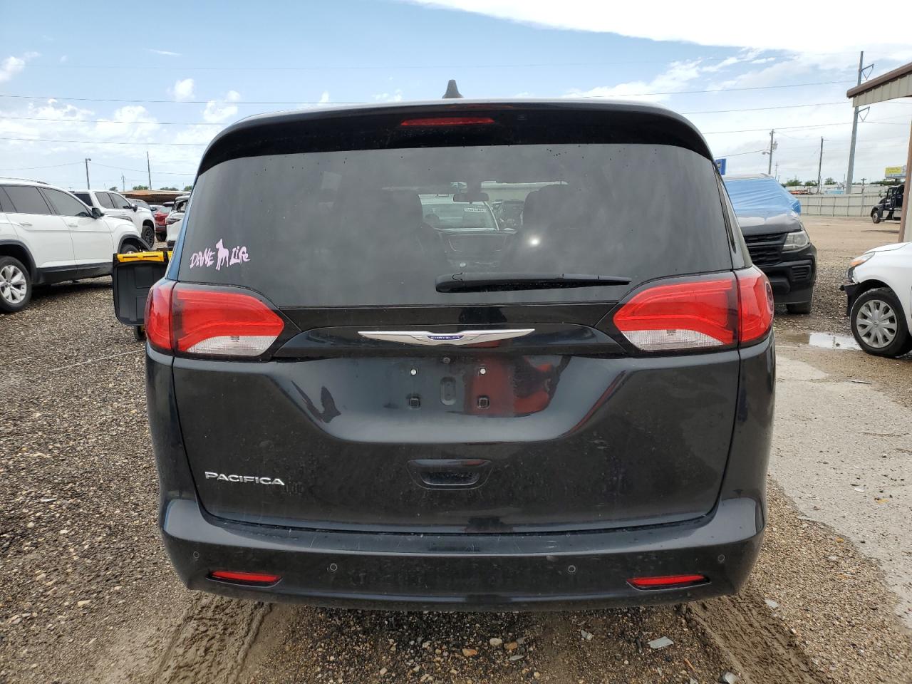 2C4RC1CGXJR315991 2018 Chrysler Pacifica Lx