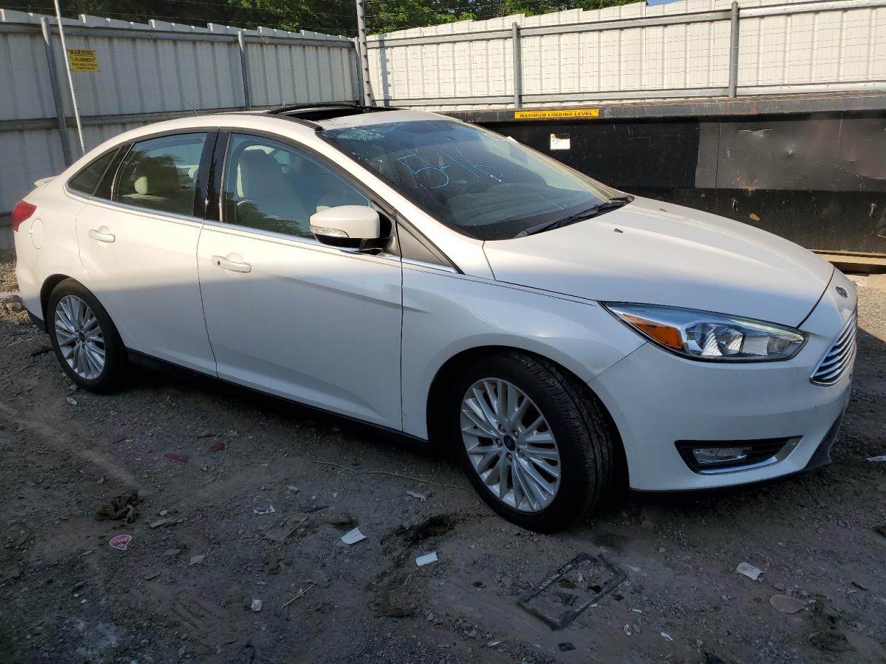 1FADP3J21JL323560 2018 Ford Focus Titanium