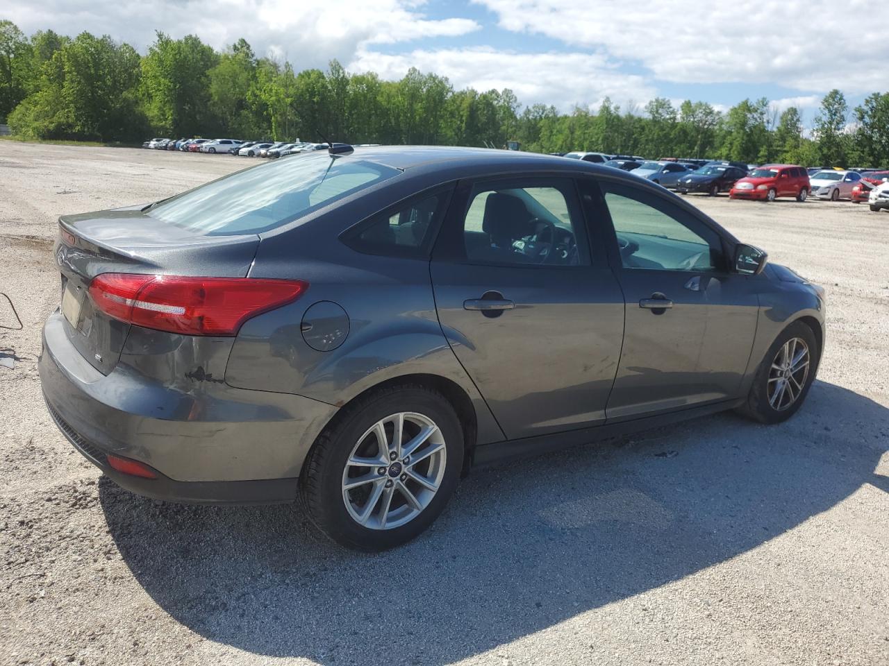 2018 Ford Focus Se vin: 1FADP3F29JL267201