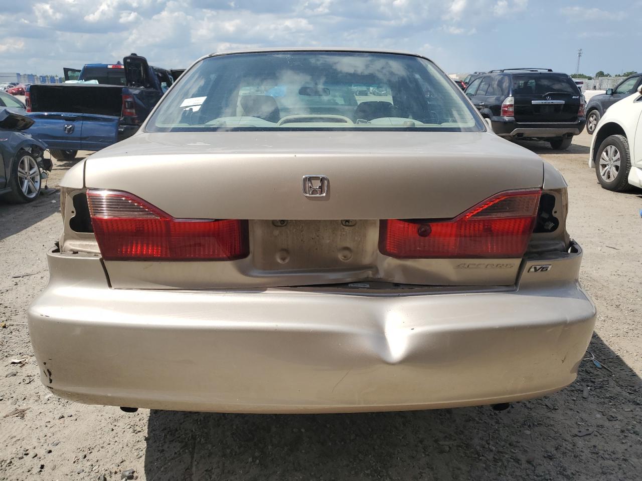 1HGCG1647YA048806 2000 Honda Accord Lx