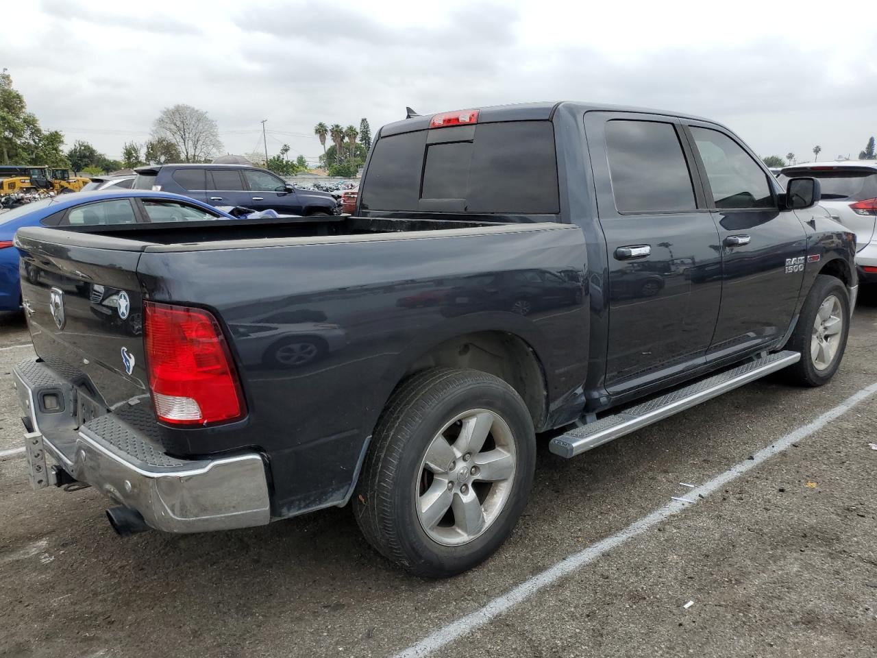 1C6RR6LM2FS623994 2015 Ram 1500 Slt