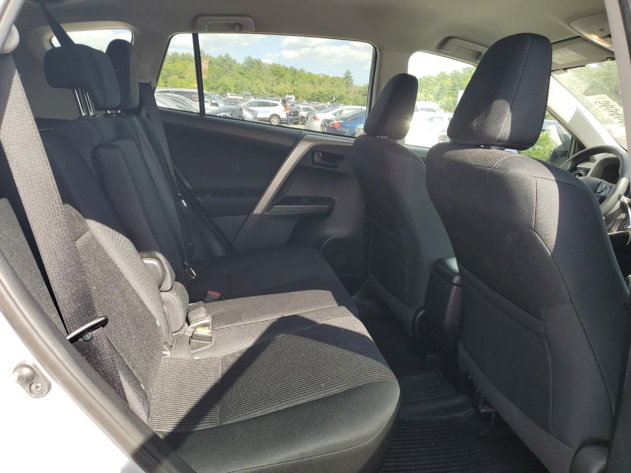 2T3BFREV5HW628353 2017 Toyota Rav4 Le