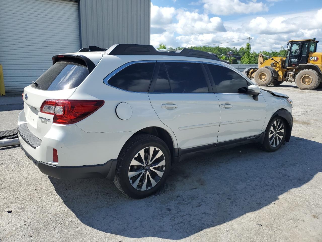 2016 Subaru Outback 2.5I Limited vin: 4S4BSALC2G3227015