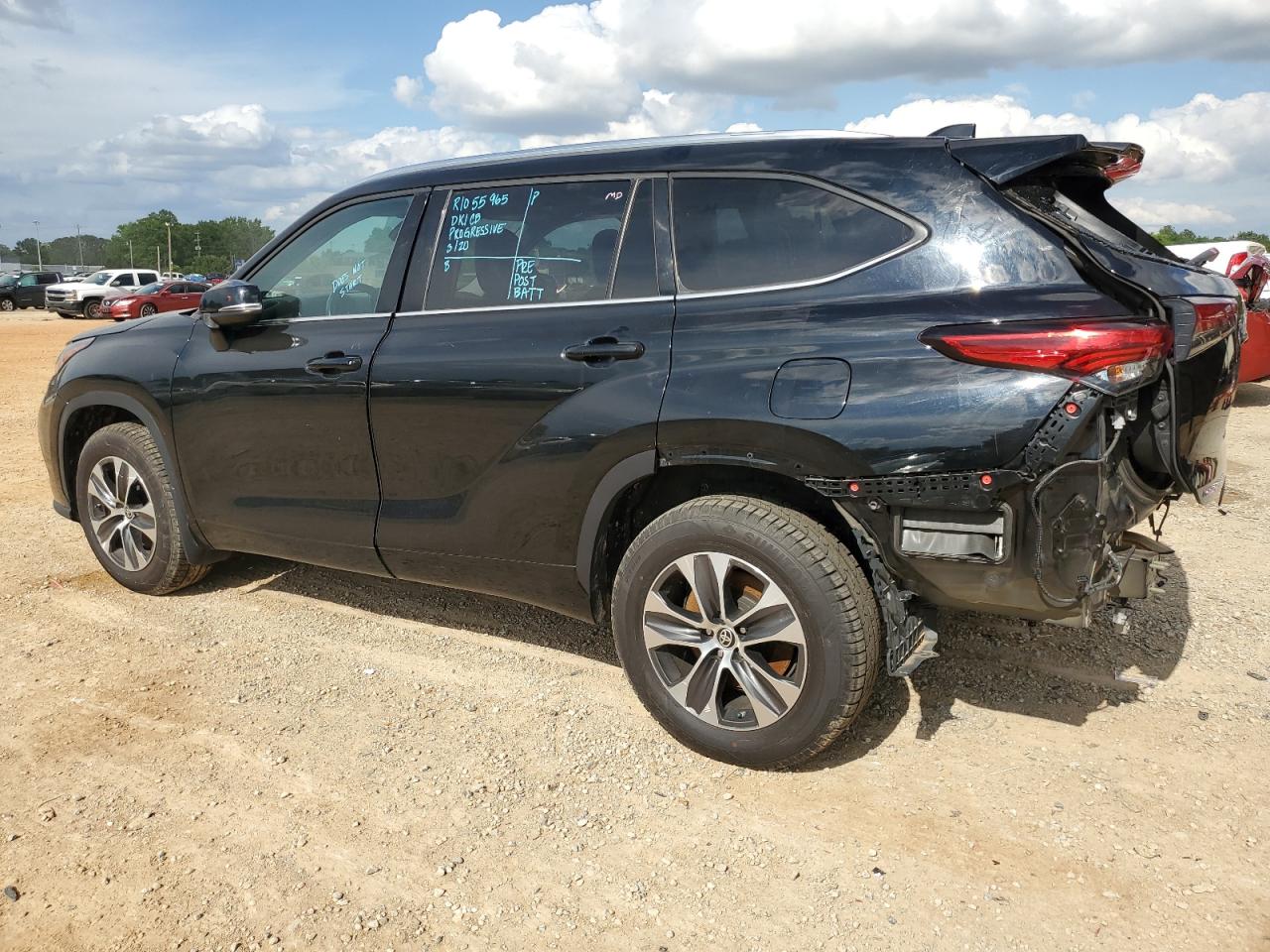 5TDGZRBH3MS530588 2021 Toyota Highlander Xle