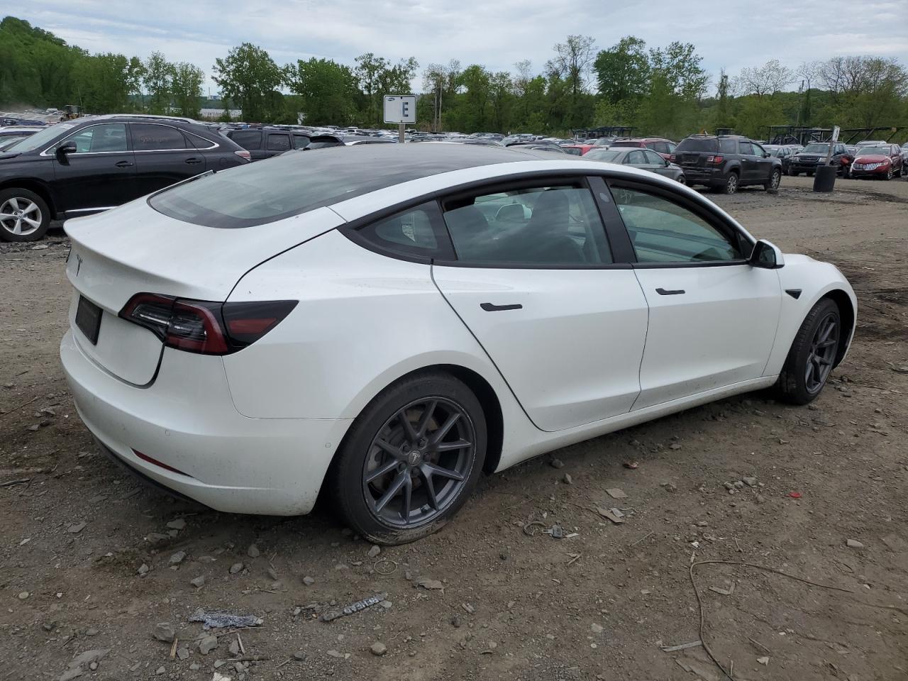 2021 Tesla Model 3 vin: 5YJ3E1EA0MF063676