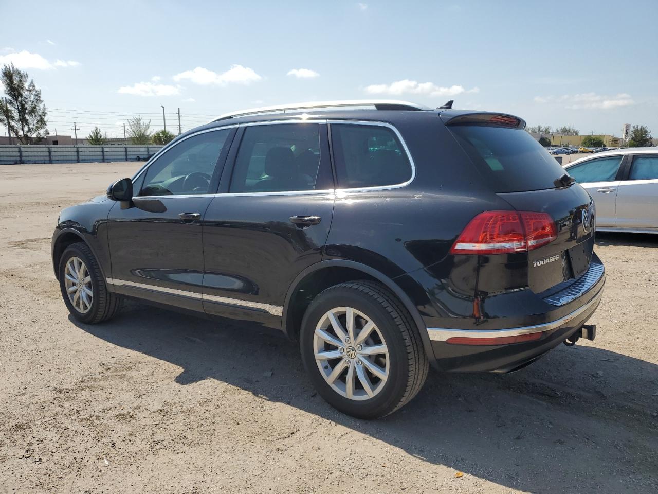 WVGEF7BPXHD006444 2017 Volkswagen Touareg Sport