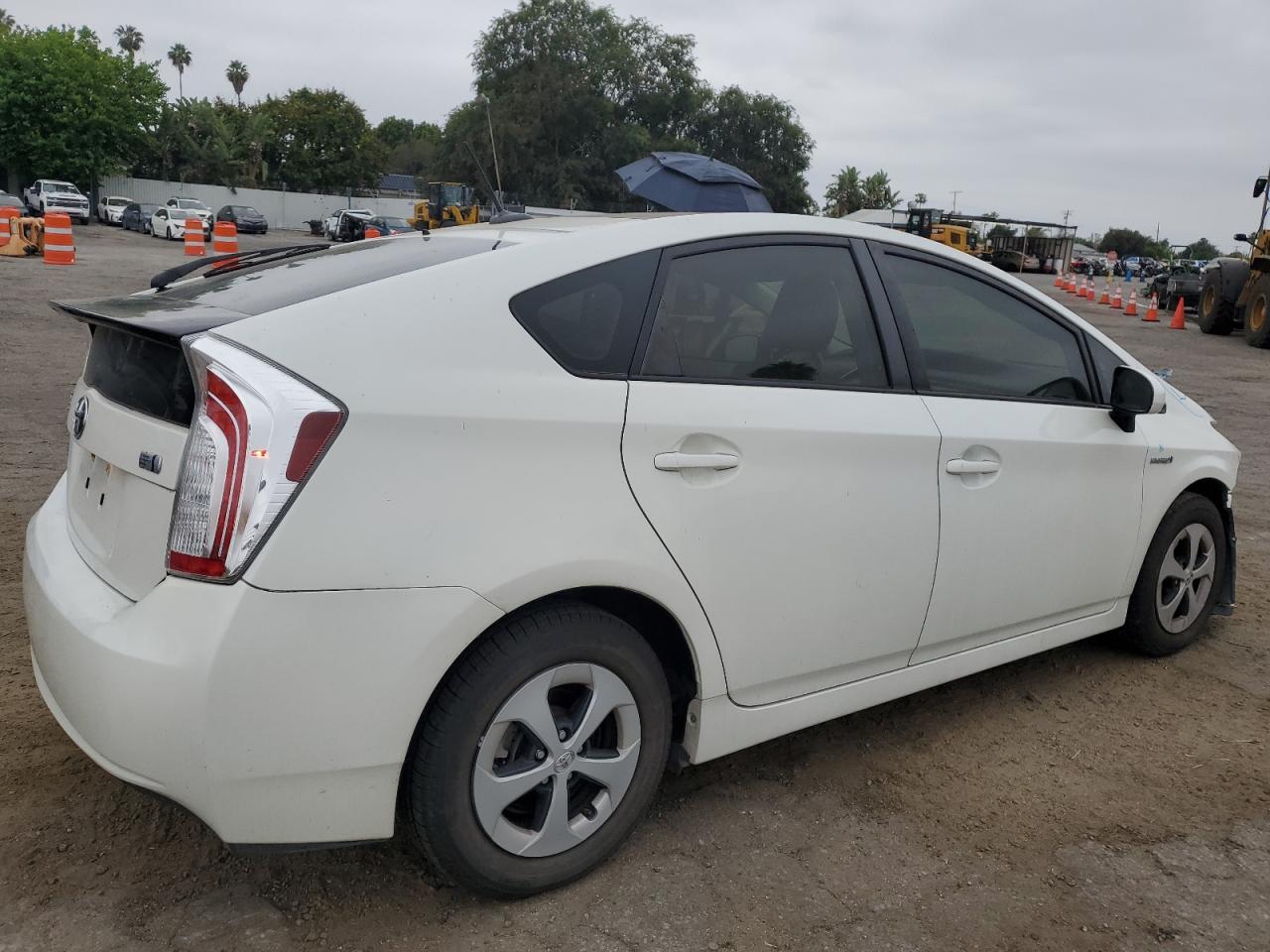 JTDKN3DU3F1889128 2015 Toyota Prius