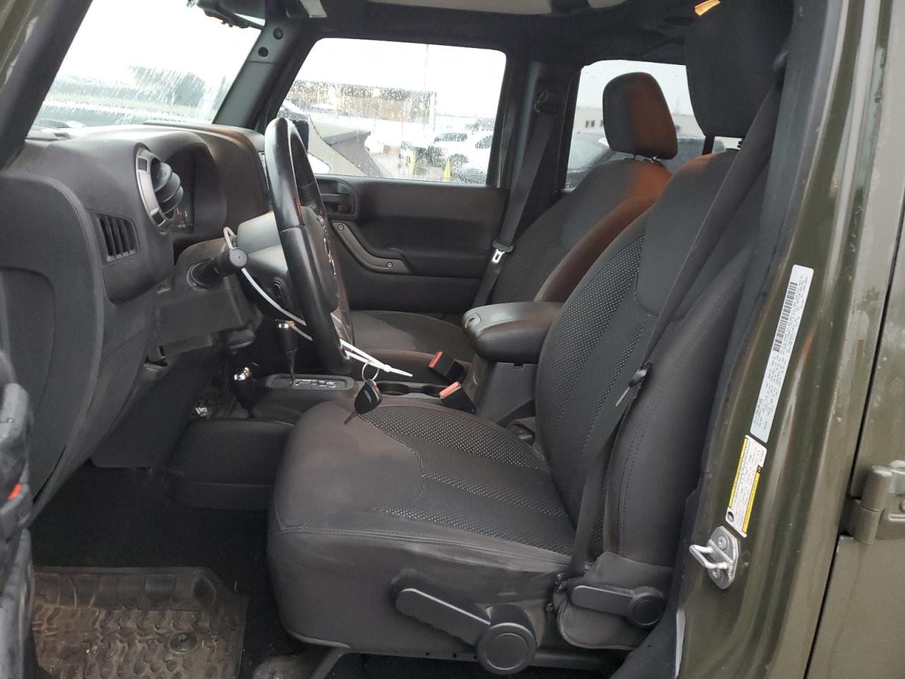 1C4BJWDG2GL160535 2016 Jeep Wrangler Unlimited Sport