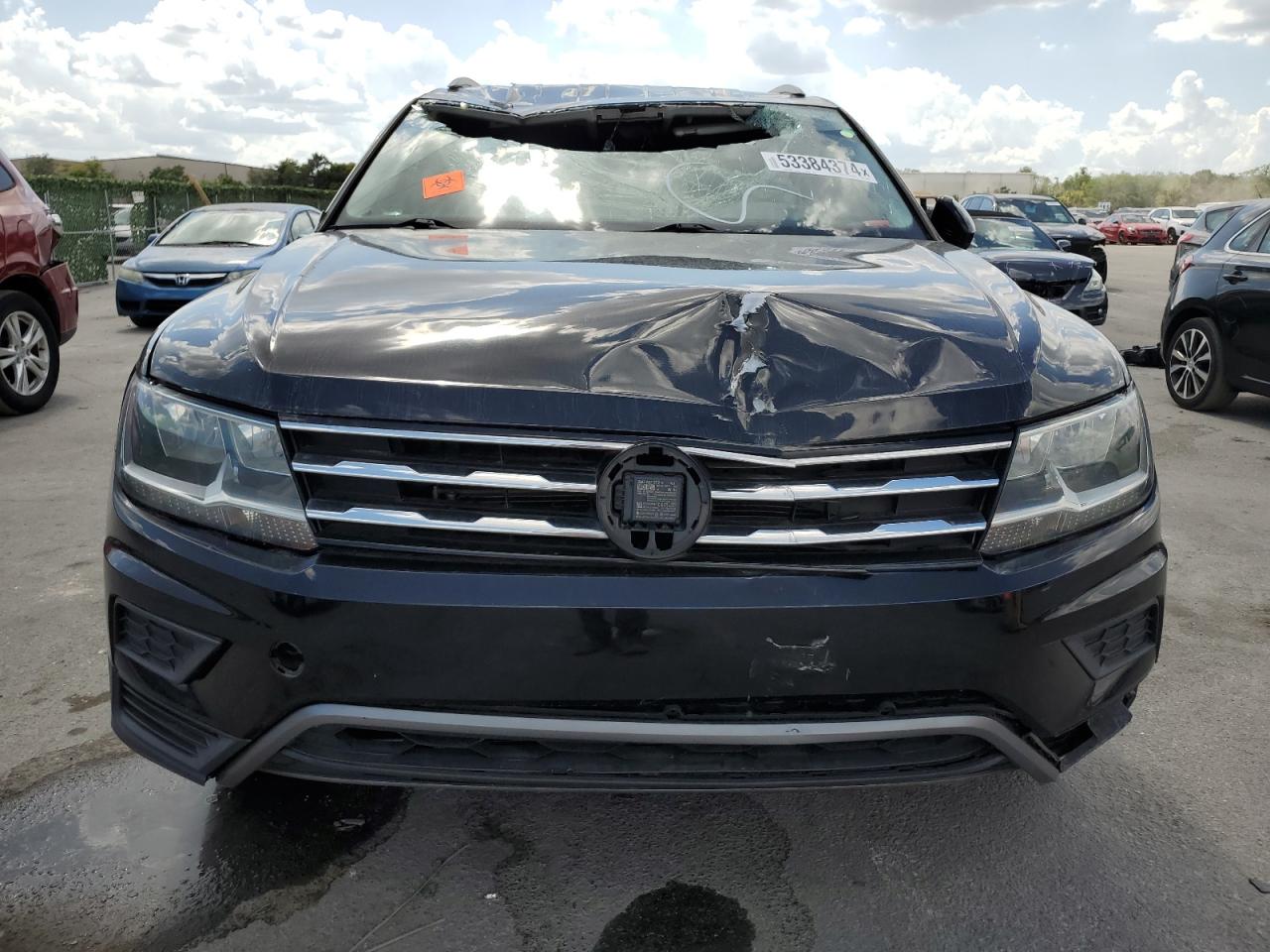 2018 Volkswagen Tiguan Se vin: 3VV3B7AX3JM053822