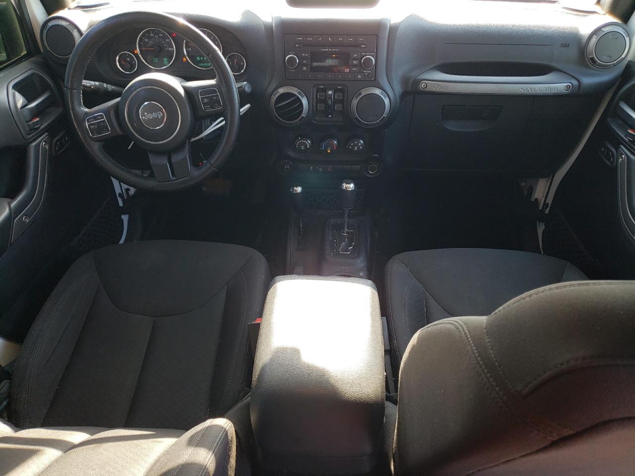 1C4BJWDG9GL190423 2016 Jeep Wrangler Unlimited Sport