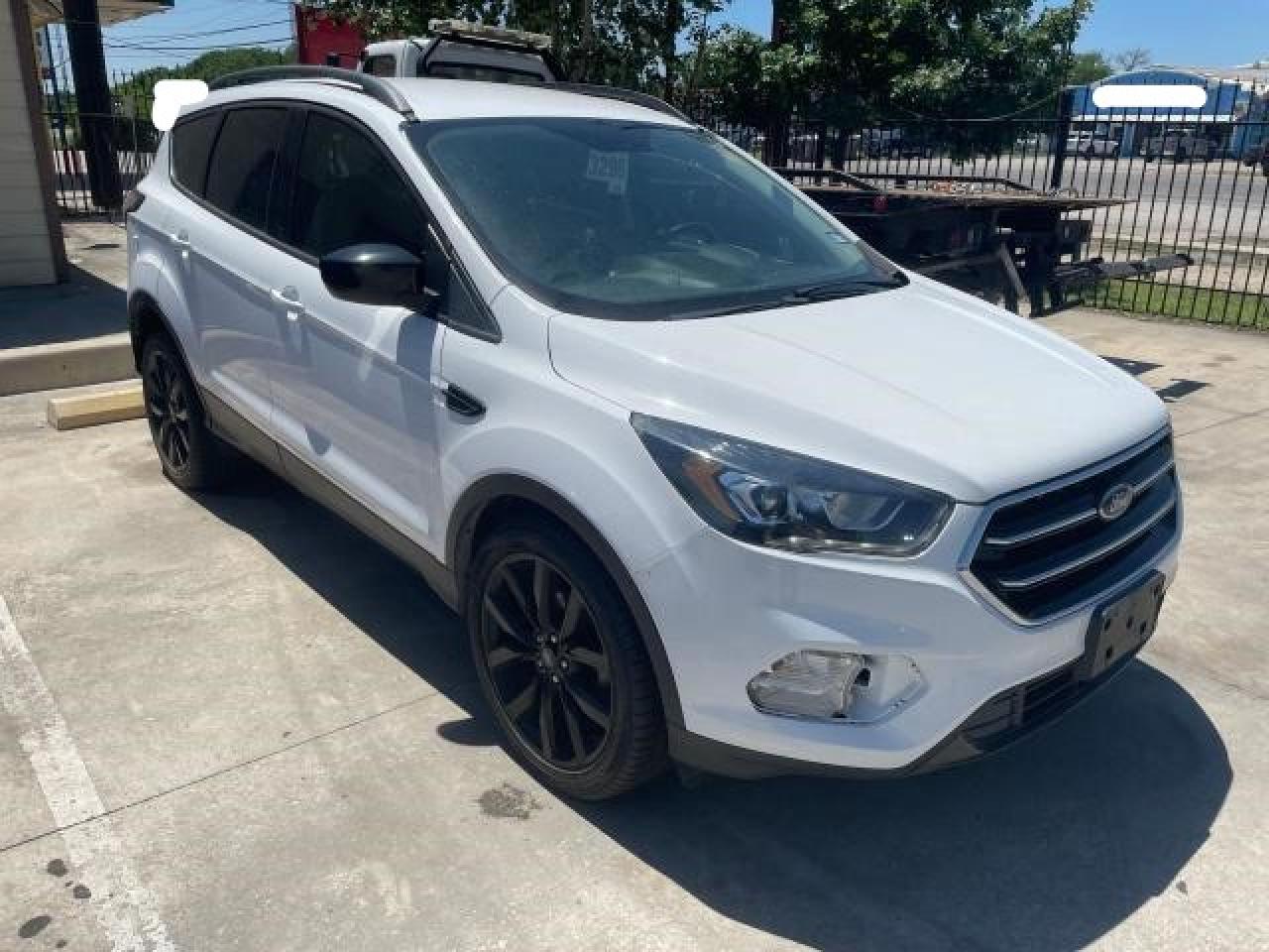 1FMCU0GD1JUD19990 2018 Ford Escape Se