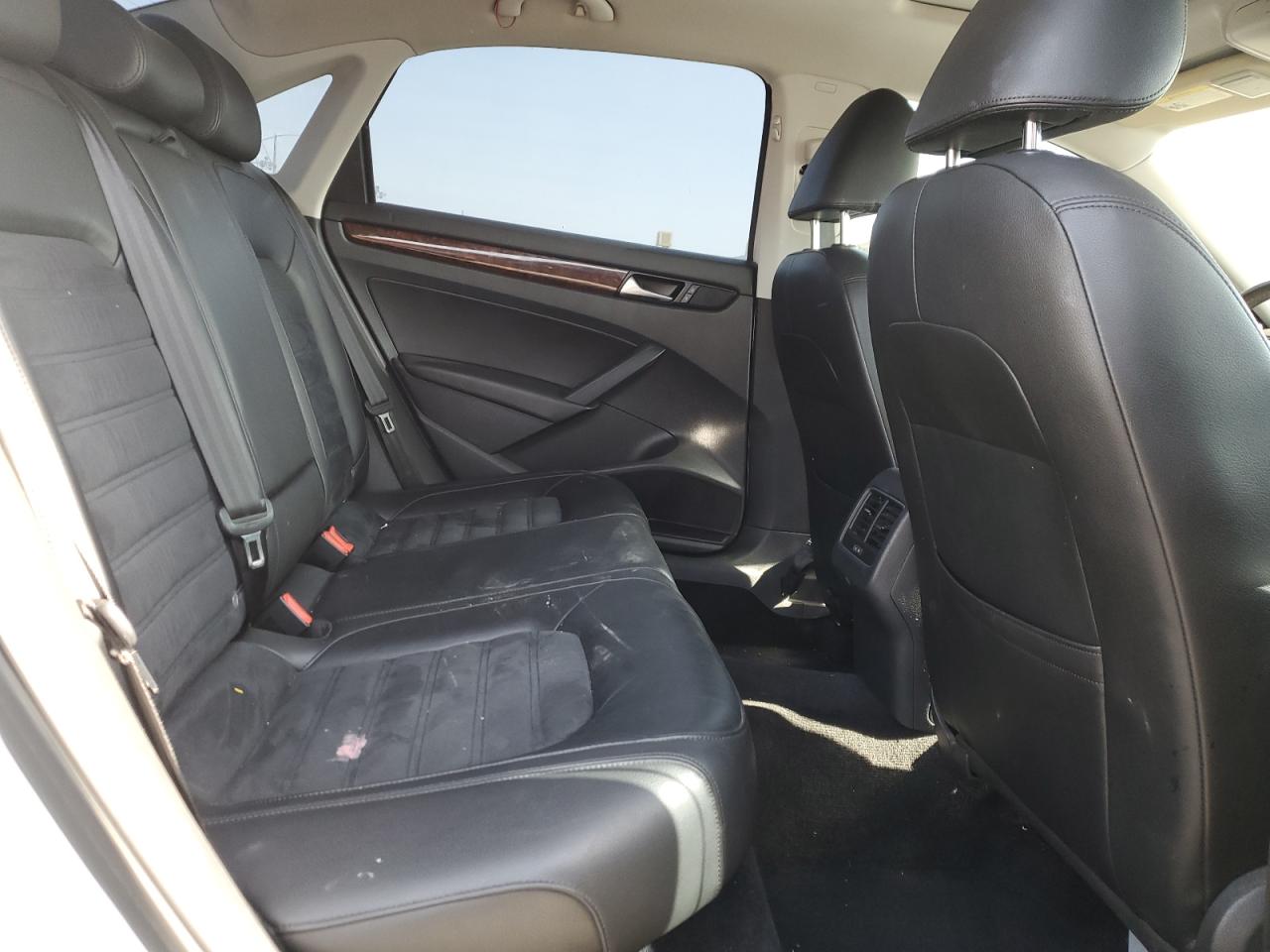 1VWCN7A33DC033656 2013 Volkswagen Passat Sel