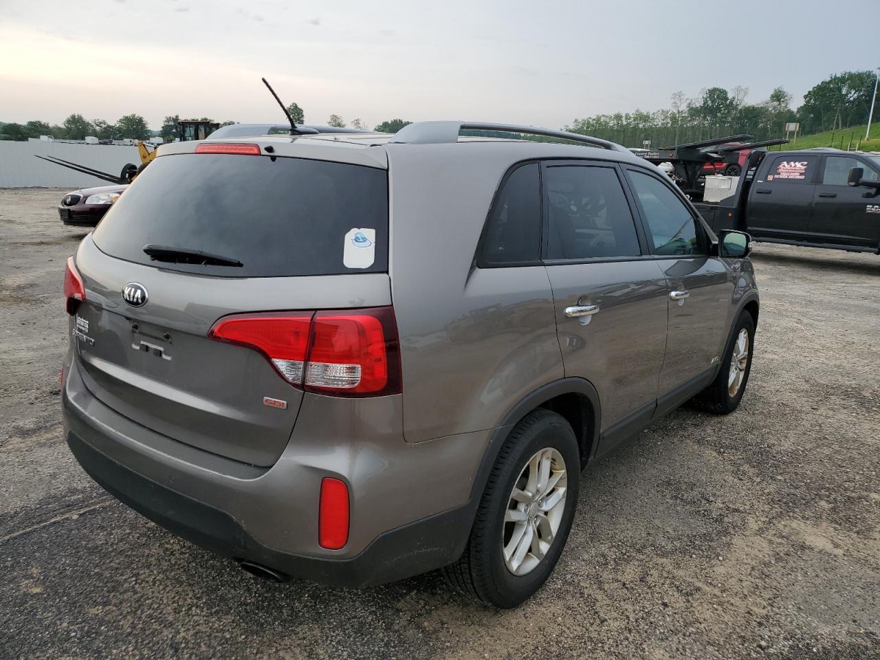 5XYKTCA6XFG585001 2015 Kia Sorento Lx