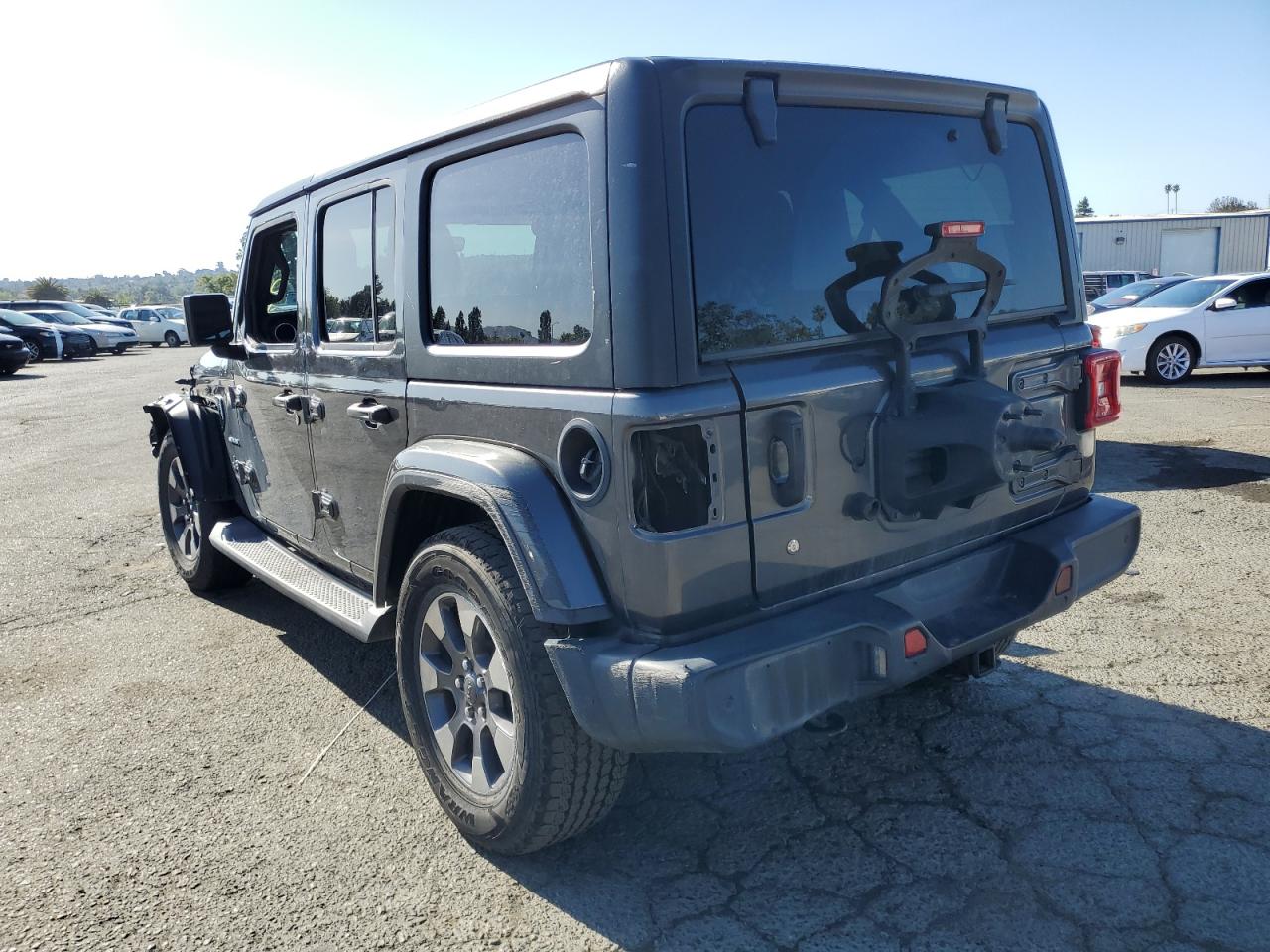 1C4HJXEG9JW170547 2018 Jeep Wrangler Unlimited Sahara