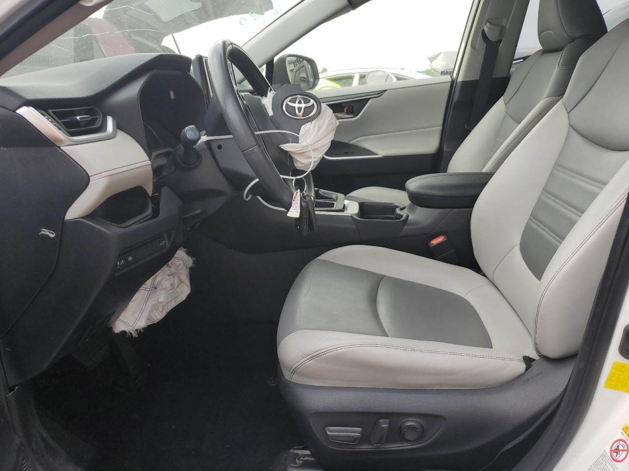 JTMC1RFV7KD507040 2019 Toyota Rav4 Xle Premium