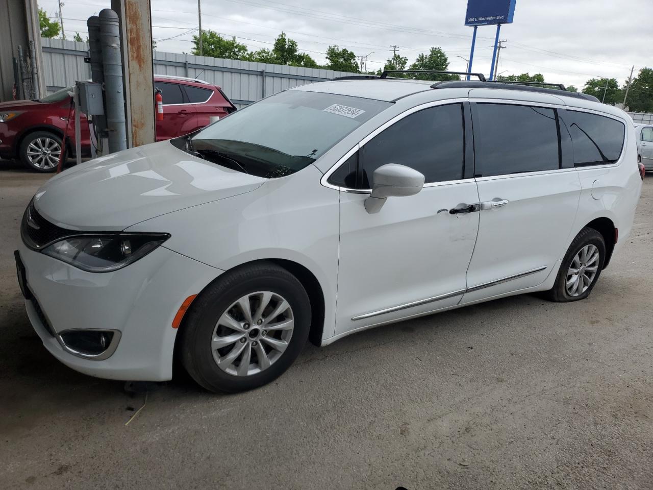 2017 Chrysler Pacifica Touring L vin: 2C4RC1BG2HR675946