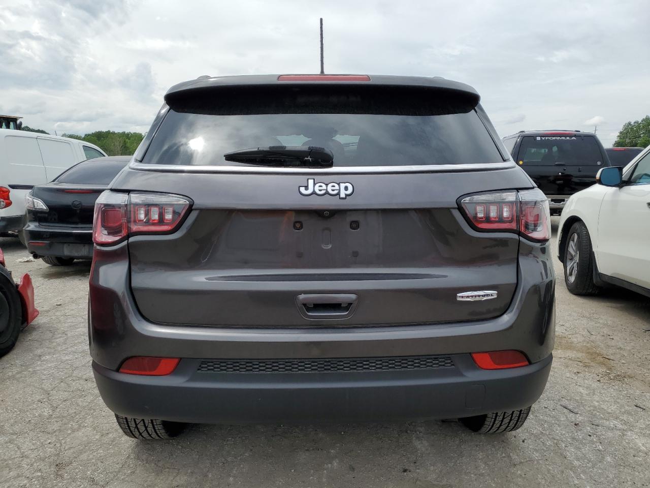 3C4NJCBBXJT503090 2018 Jeep Compass Latitude
