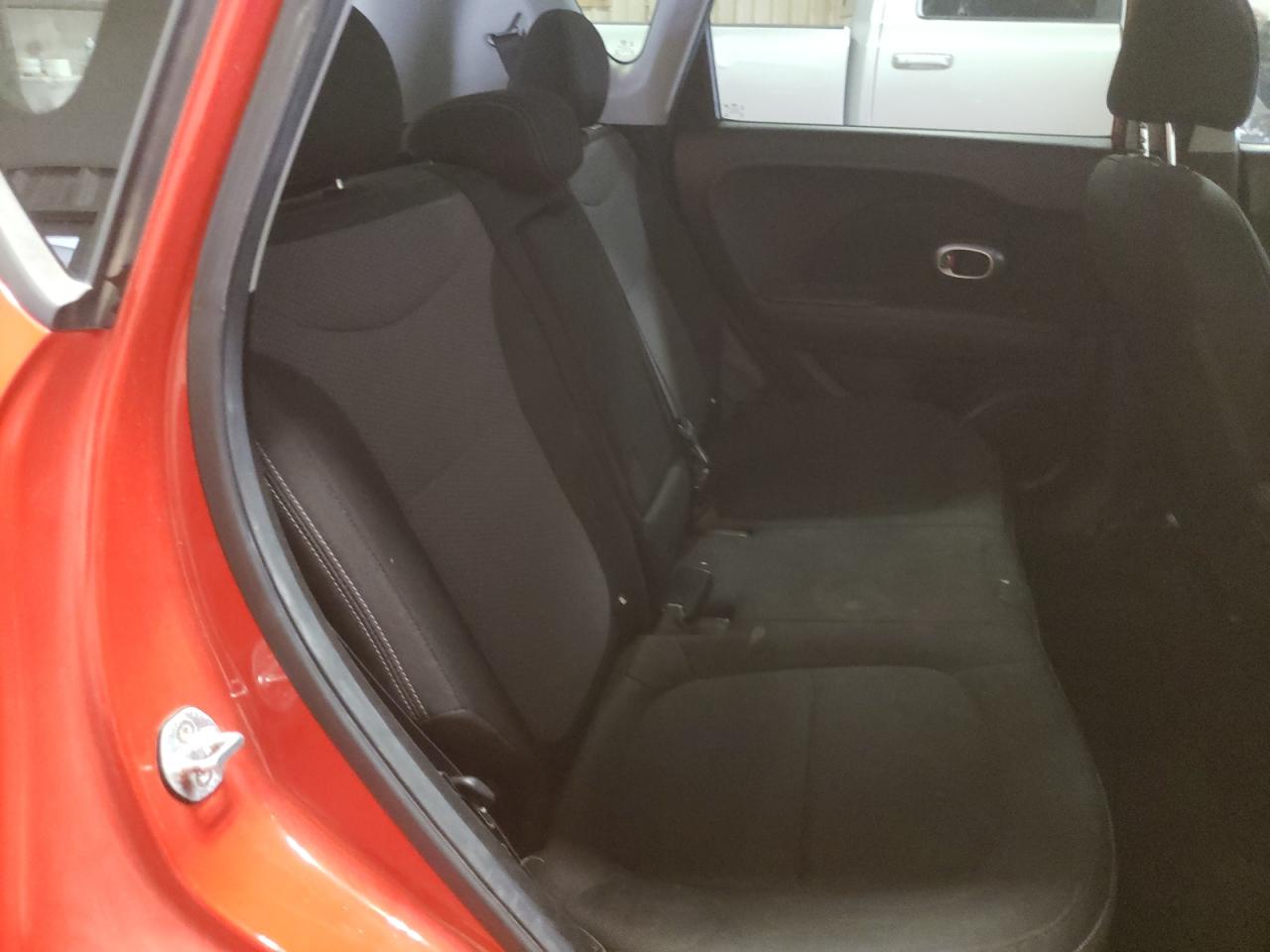 KNDJP3A53J7539135 2018 Kia Soul +