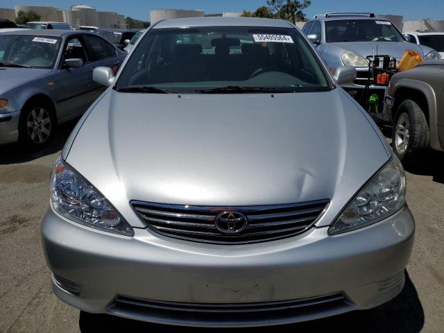 2005 Toyota Camry Le VIN: 4T1BF30K15U608177 Lot: 55405564