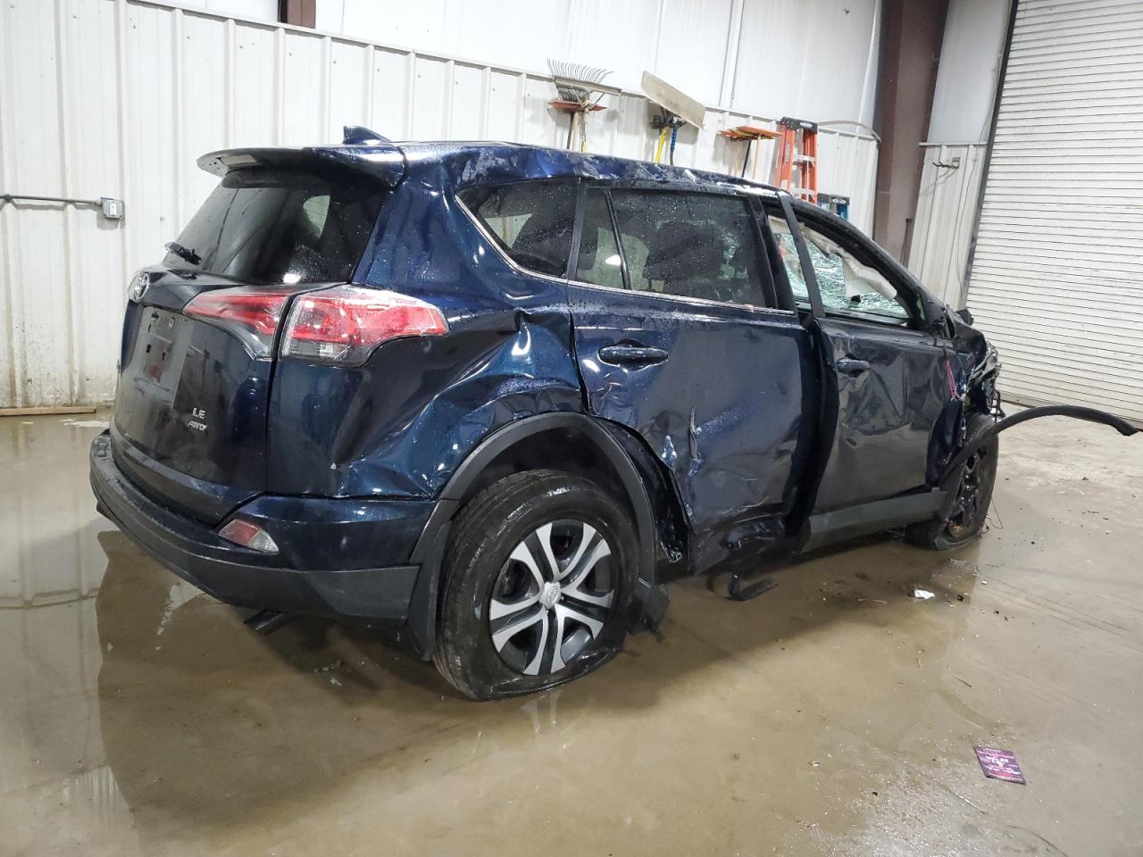 JTMBFREV8JJ253482 2018 Toyota Rav4 Le