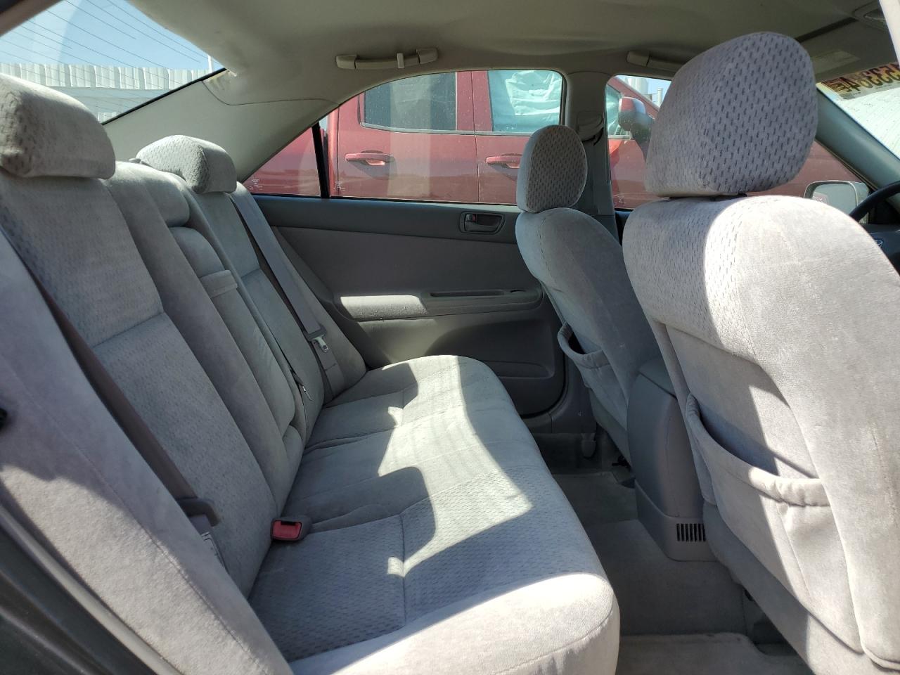 4T1BF32K44U576563 2004 Toyota Camry Le