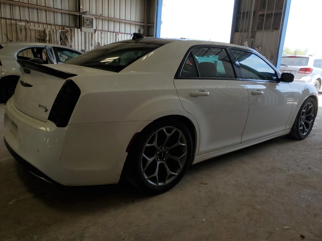 2018 Chrysler 300 S vin: 2C3CCABG5JH266877