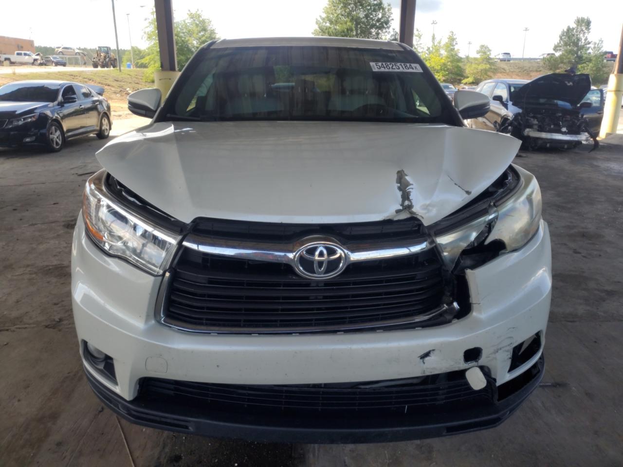 5TDZKRFH8FS084884 2015 Toyota Highlander Le