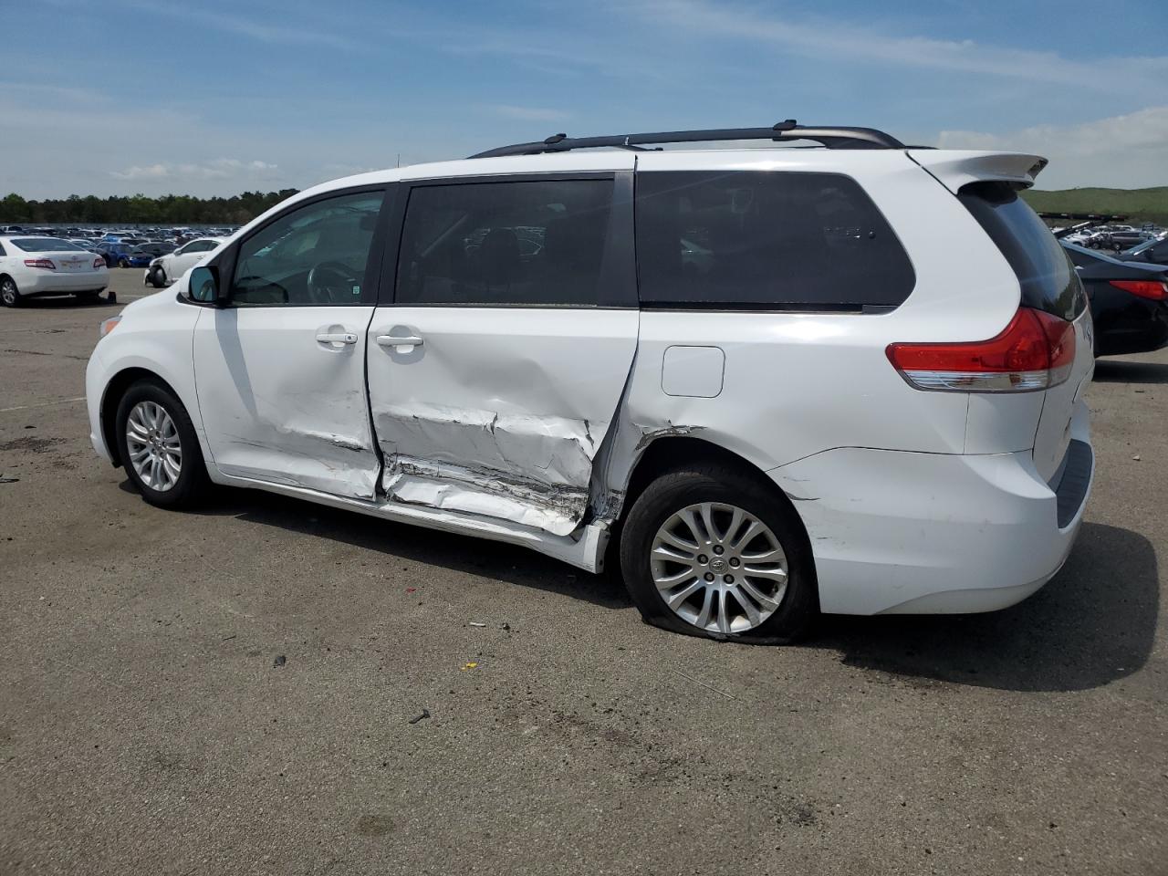 5TDYK3DC3ES486214 2014 Toyota Sienna Xle