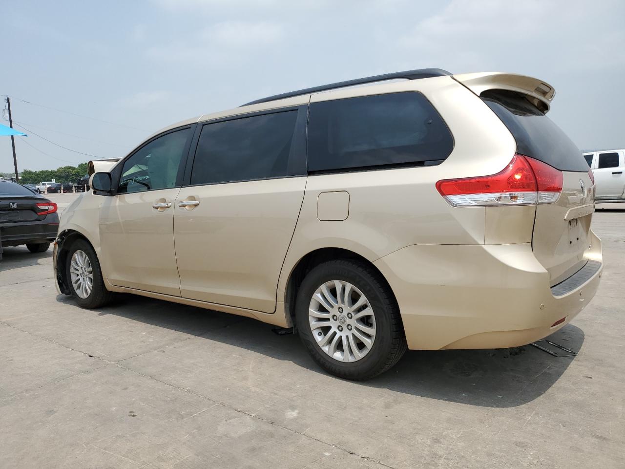 2014 Toyota Sienna Xle vin: 5TDYK3DC2ES522121